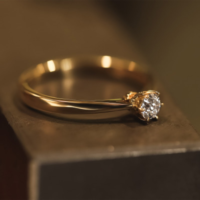 Pierścionek Vicenza żółte złoto 585 z białym szafirem... 2