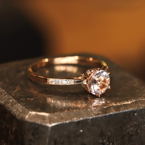 Pierścionek różowe złoto 585 Modena z morganitem 0,62 ct i brylantami 0,09 ct