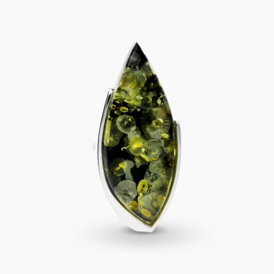 Pierścionek srebrny z podłużnym zielonym bursztynem