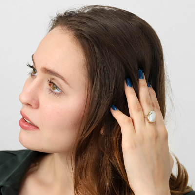 Pierścionek z żółtego złota 585 owalna korona z masą perłową 2