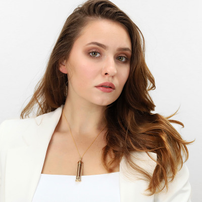 Zawieszka podłużna z żółtego złota 585 z brylantami 0,07... 2