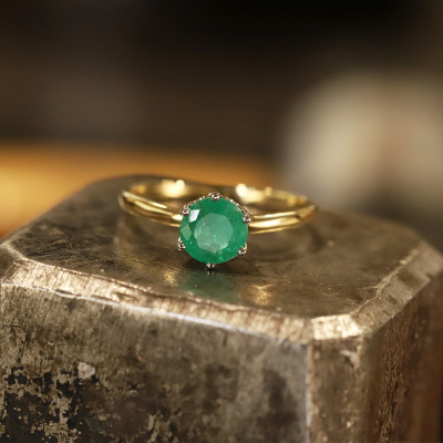 Pierścionek żółte i białe złoto 585 z okrągłym szmaragdem... 2