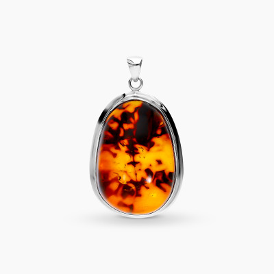 Zawieszka z okazałym bursztynem bałtyckim w srebrnej oprawie