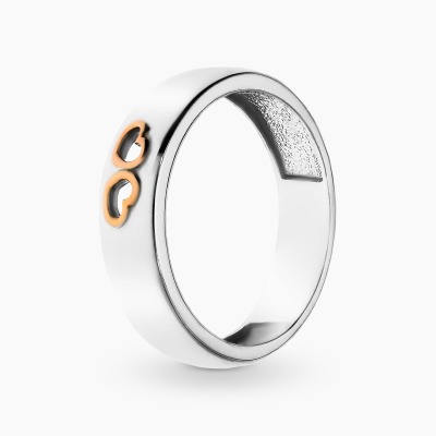 Pierścionek srebrny w formie obrączki z ażurowymi sercami