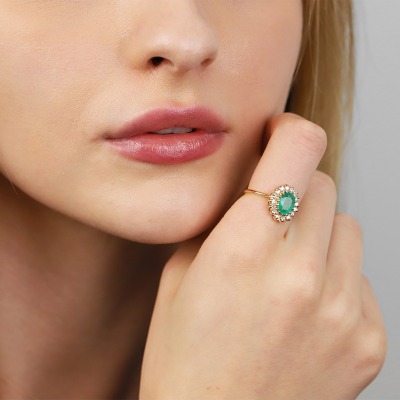 Pierścionek złoty 585 ze szmaragdem 1,30 ct i brylantami... 2