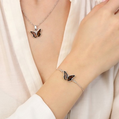 Zawieszka motyl ze srebra z bursztynem 2