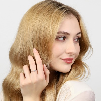 Pierścionek klasyczny z białego złota 585 z brylantem... 2