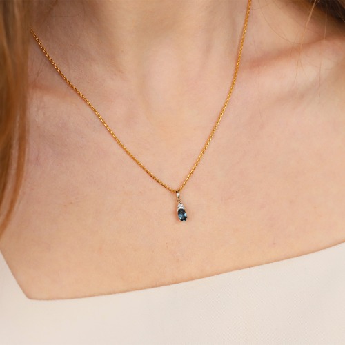 Zawieszka dwukolorowe złoto 585 z diamentami i topazem London Blue 0,57 ct