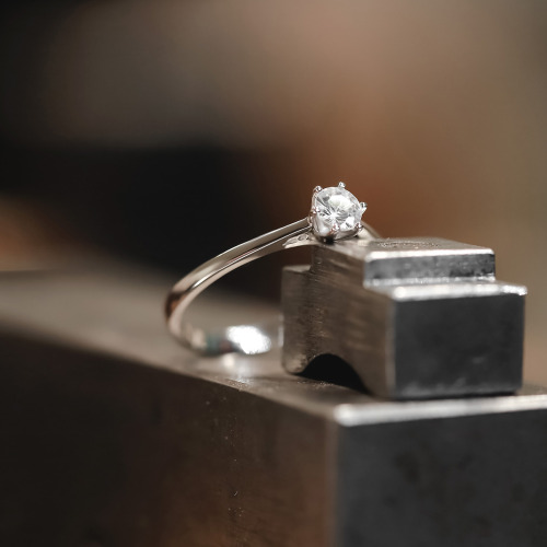 Pierścionek zaręczynowy Siena białe złoto 585 z brylantem 0,20 ct  VVS2/G