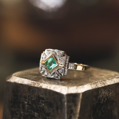 Pierścionek z dwukolorowego złota 585 ze szmaragdem 0,25... 2