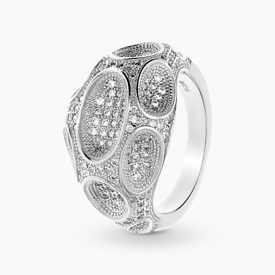 Efektowny pierścionek srebrny z cyrkoniami