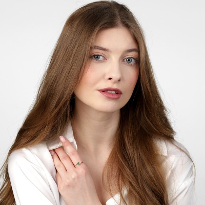 Pierścionek z żółtego złota 585 ze szmaragdem 0,41 ct 2