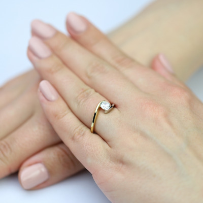 Pierścionek ze złota z cyrkonią 2