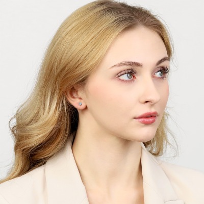 Kolczyki Vicenza żółte złoto 585 z topazami swiss 0,24 ct 2