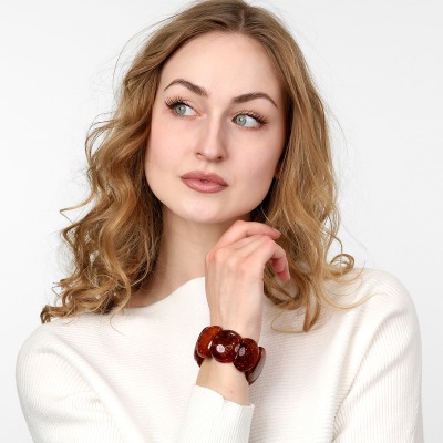 Bransoletka z okazałych koniakowych bursztynów 2