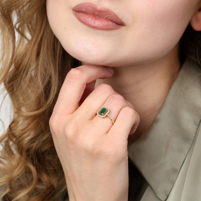 Pierścionek żółte złoto 585 prostokątna korona ze... 2