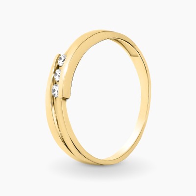 Pierścionek z żółtego złota 585 z trzema brylantami 0,06 ct