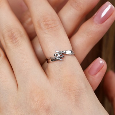 Pierścionek z białego złota 585 z cyrkonią  2,14 g 2