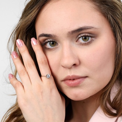 Pierścionek z białego złota 585 z cyrkonią 2,68 g 2