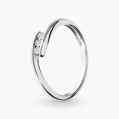 Pierścionek z białego złota 585 z trzema brylantami 0,07 ct