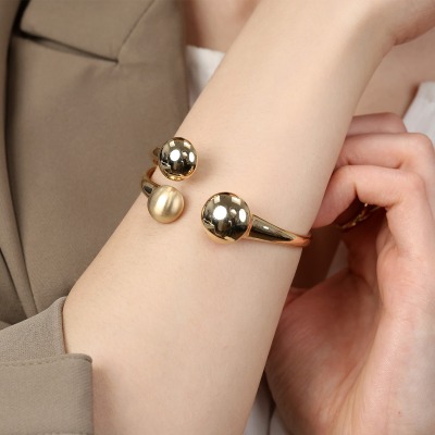 Bransoletka sztywna z żółtego złota 585 z kuleczkami 2