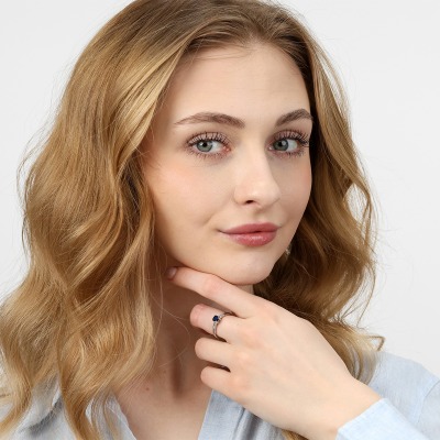 Pierścionek z białego złota 585 z cyrkoniami 2,61 g 2