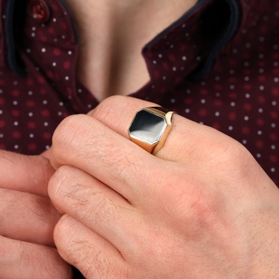 Sygnet z żółtego złota 585 z onyksem 5,08 g 2