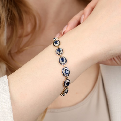 Bransoletka z dwukolorowego złota 585 z diamentami 0,60 ct i szafirami 11,21 ct