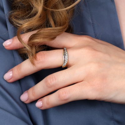 Pierścionek dwukolorowe złoto 585 asymetryczny z... 2