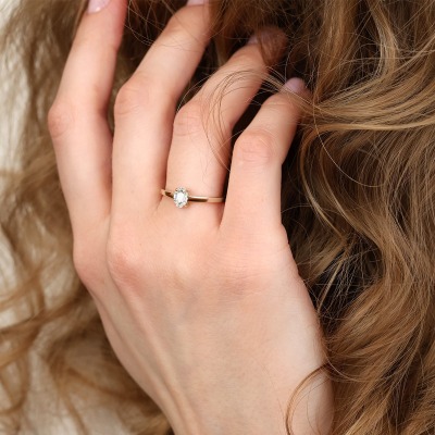 Pierścionek zaręczynowy Livorno różowe złoto 585 z białym... 2