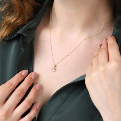 Zawieszka Livorno żółte złoto 585 z białym szafirem 2