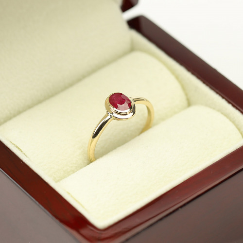 Pierścionek zaręczynowy Portofino z żółtego złota 585 z rubinem 0,54 ct