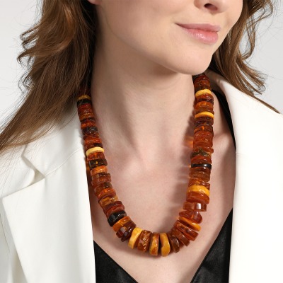 Naszyjnik z wielokolorowych bursztynów o okrągłym kształcie 2
