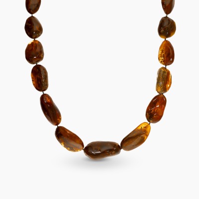Naszyjnik z koniakowych bursztynów w nieregularnym kształcie