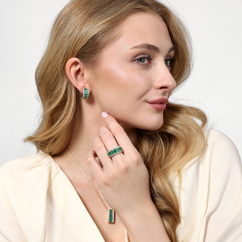 Kolczyki z dwukolorowego złota 585 z brylantami 1,01 ct i szmaragdami 3,2 ct