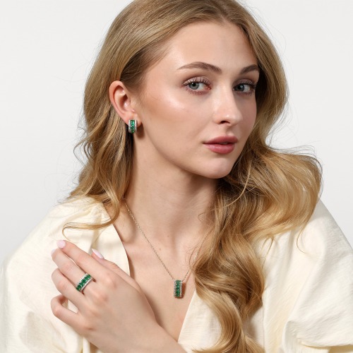 Kolczyki z dwukolorowego złota 585 z brylantami 1,01 ct i szmaragdami 3,2 ct