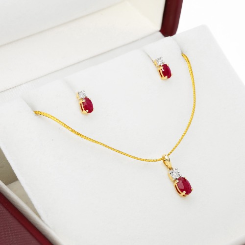 Kolczyki dwukolorowe złoto 585 z brylantami i owalnymi rubinami 0,52 ct