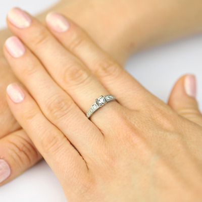 Pierścionek wykonany z platyny z brylantami 0,49 ct 2