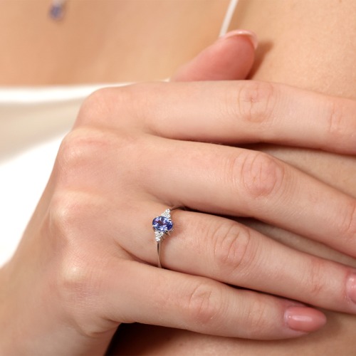 Pierścionek zaręczynowy Perugia białe złoto 585 z tanzanitem i brylantami 0,05 ct