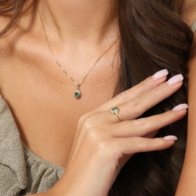 Zawieszka Portofino żółte złoto 585 ze szmaragdem 0,35 ct 2