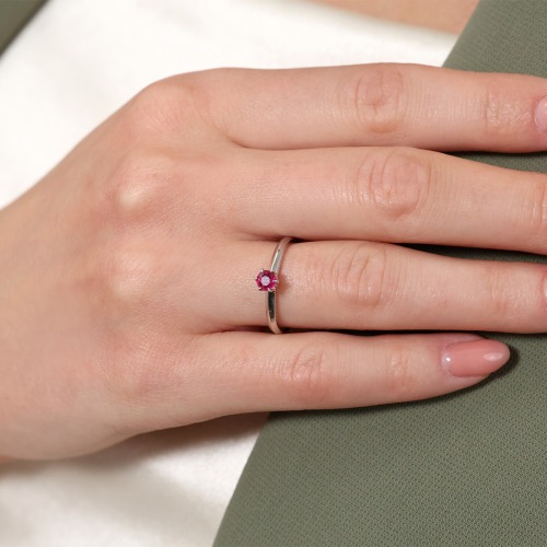 Pierścionek zaręczynowy białe złoto 585 Torino z rubinem 0,32 ct i sekretnym brylantem 0,01 ct