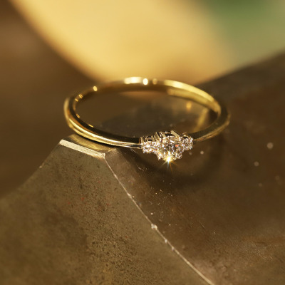 Pierścionek dwukolorowe złoto 585 z trzema brylantami... 2