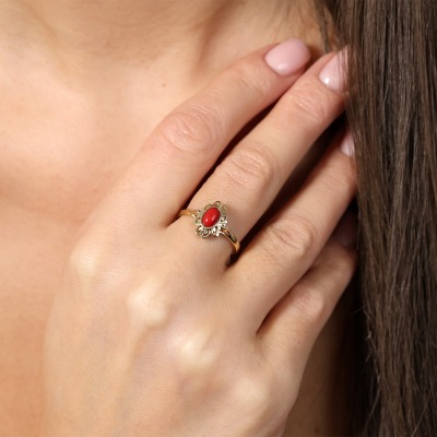 Pierścionek z żółtego złota 585 z koralem  2,69 g 2