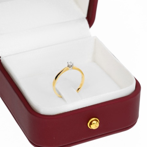 Pierścionek dwukolorowe złoto 585 z brylantem 0,07 ct,  1,30 g