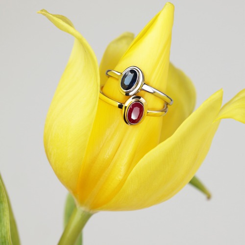 Pierścionek zaręczynowy Portofino z białego złota 585 z rubinem 0,57 ct