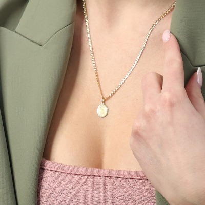 Zawieszka medalik owalny z żółtego złota 585 Matka Boska... 2