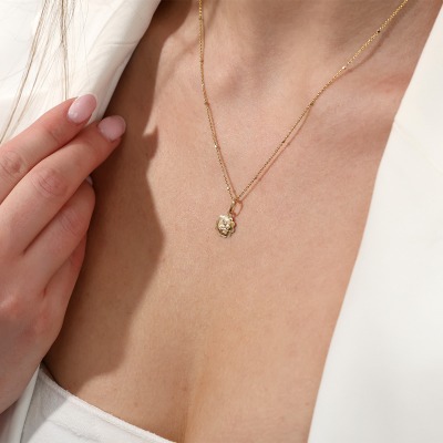 Zawieszka medalik z żółtego złota 585 z Matką Boską 1,34 g 2