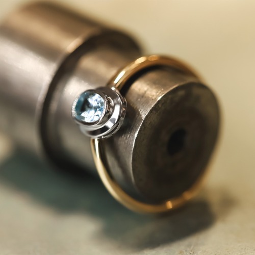 Pierścionek zaręczynowy Portofino dwukolorowe złoto 585 z topazem 0,52 ct 1,47 g