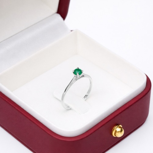 Pierścionek Sorrento z białego złota 585 ze szmaragdem 0,25 ct