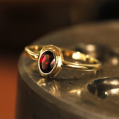 Pierścionek Portofino z żółtego złota 585 z granatem 0,49 ct 2